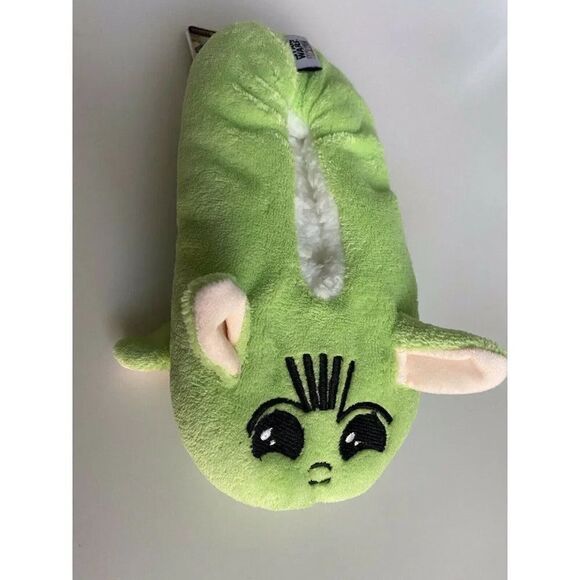 Baby Yoda Slipper Socks Fuzzy Babba The Child Star Wars Mandalorian S/M NWT - Picture 1 of 7